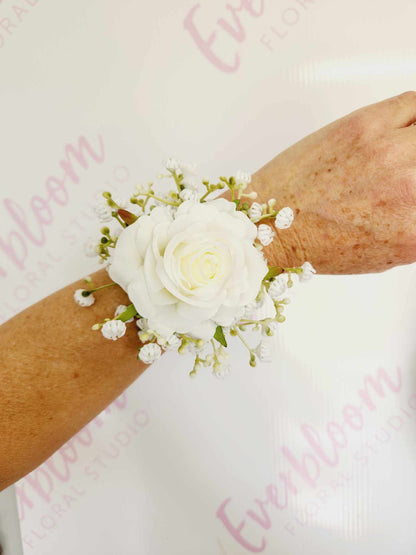 Beautiful wrist corsages and buttonholes for school balls, weddings and events. Located near Bayfair, we are your local Mount Maunganui and Papamoa florist. Same day flower delivery to Papamoa Mount Maunganui and Tauranga from our florist to you. Everbloom floral studio is your local friendly florist